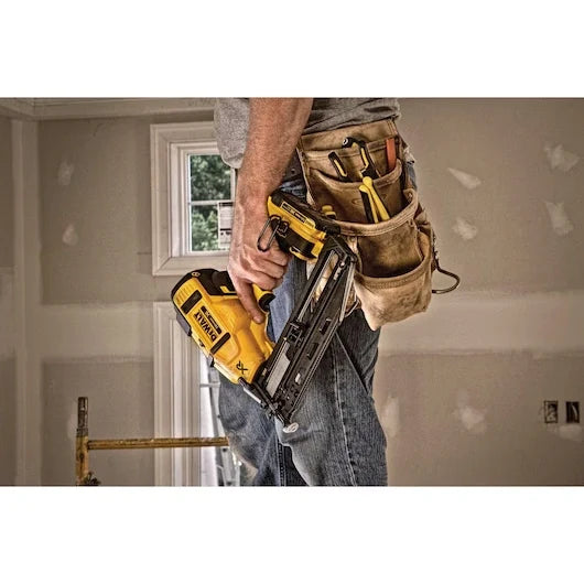 DEWALT DCN660D1 20V MAX* XR® 16 GA Angled Finish Nailer - Kit