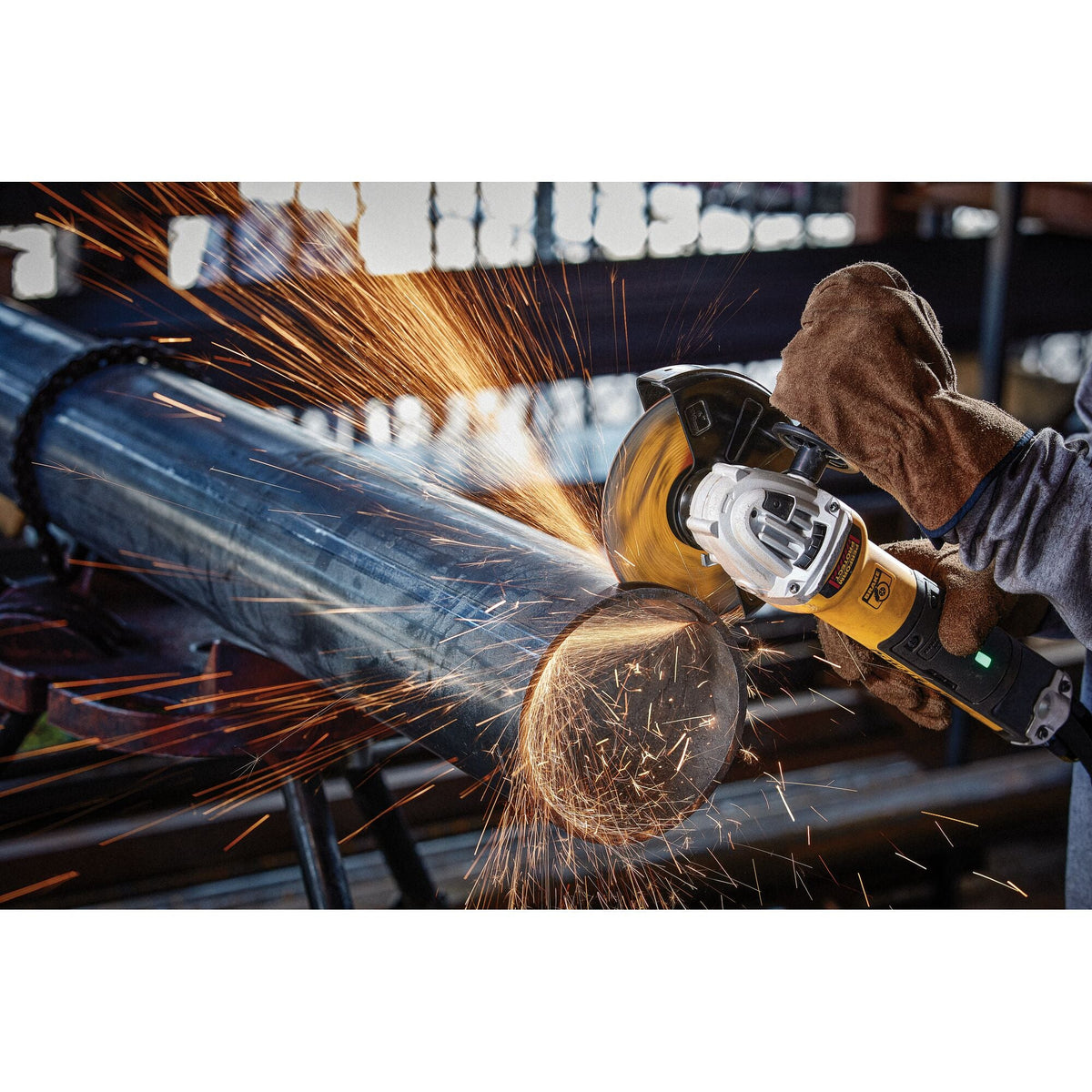 DeWalt DW8062H 4-1/2 In x .045 in Aluminum Oxide Abrasive Chop / Cut-Off Blade with 5/8 in Arbor For Metal Cutting (1 Pack)