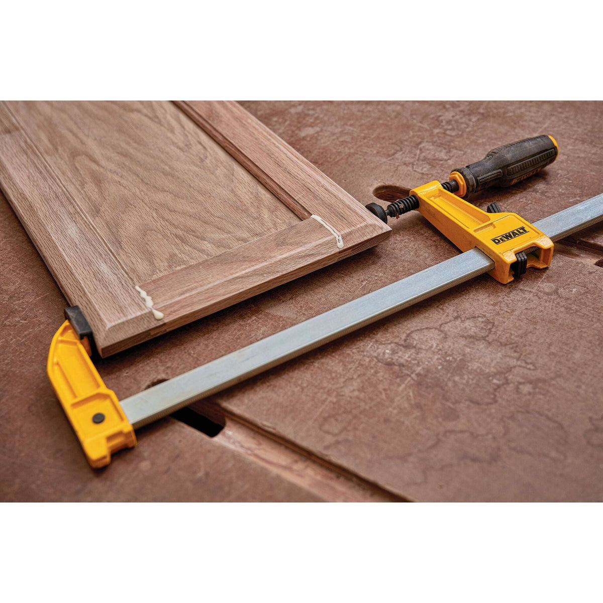 DeWalt DWHT83264 6 in Heavy-Duty Bar Clamp