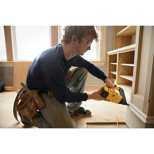 DEWALT DCN680D1 20V MAX* XR® 18 GA Cordless Brad Nailer Kit