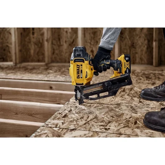 DEWALT DCN920P1 20V MAX* Brushless Cordless 21° Plastic Framing Nailer Kit