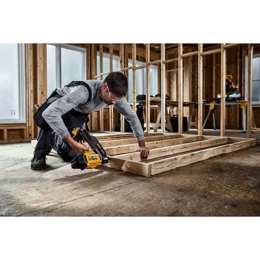 DEWALT DCN930P1 20V MAX* Brushless Cordless 30° Paper Tape Framing Nailer Kit